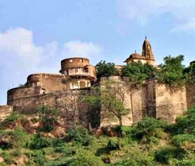 एकलिंगेश्वर महादेव मंदिर