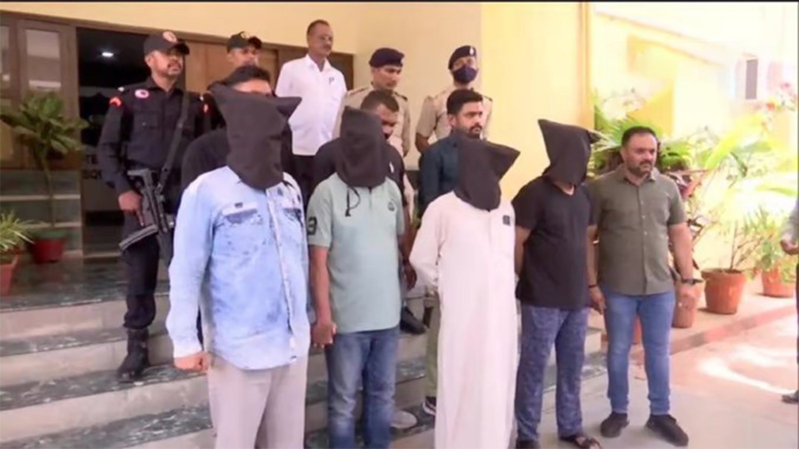 बॉम्बस्फोटातील चार आरोपींना अटक