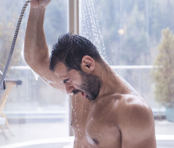 hot water vs cold water bath