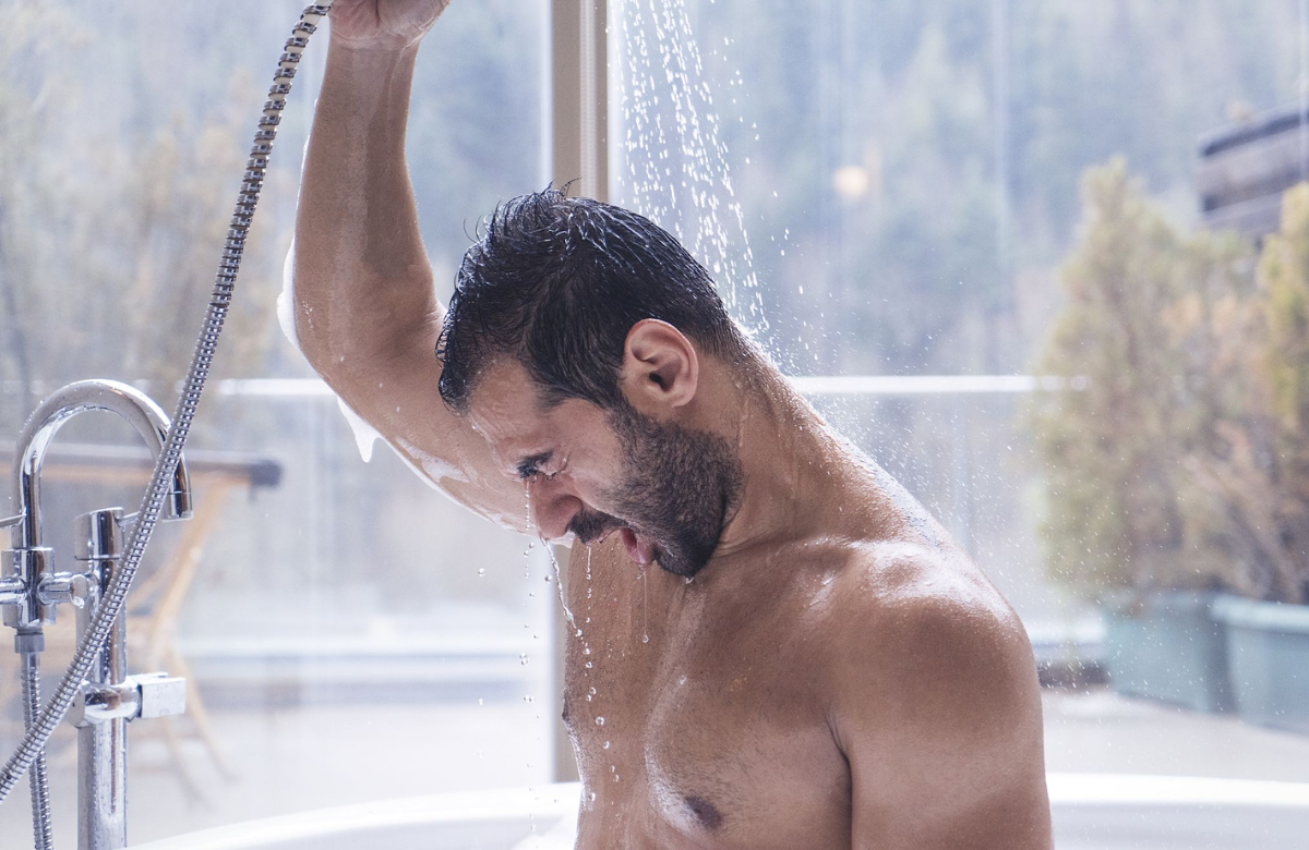 hot water vs cold water bath